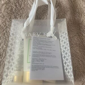 MARY KAY Satin Hand’s 3 piece set 
LNWOT